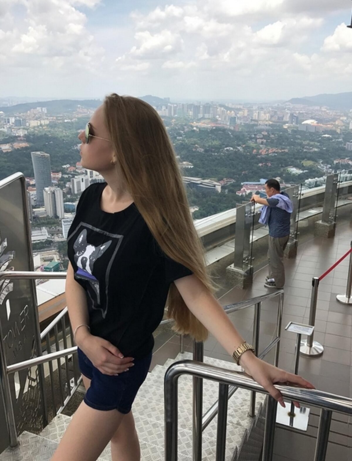 VIDEO&FOTO Elevii au filmat-o în timpul orei și au pus clipul pe net: ”E cea mai sexy profesoară de mate!”