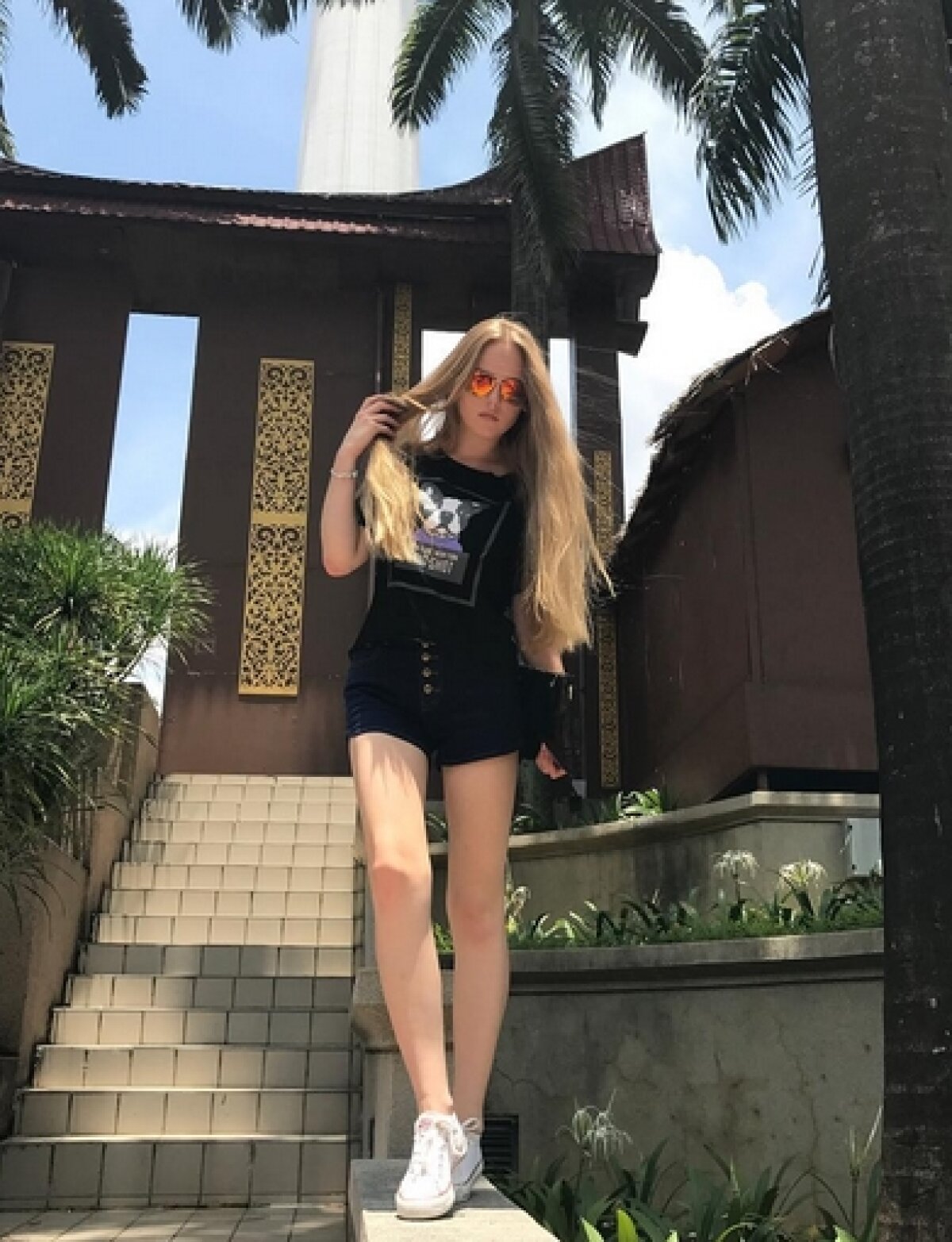VIDEO&FOTO Elevii au filmat-o în timpul orei și au pus clipul pe net: ”E cea mai sexy profesoară de mate!”