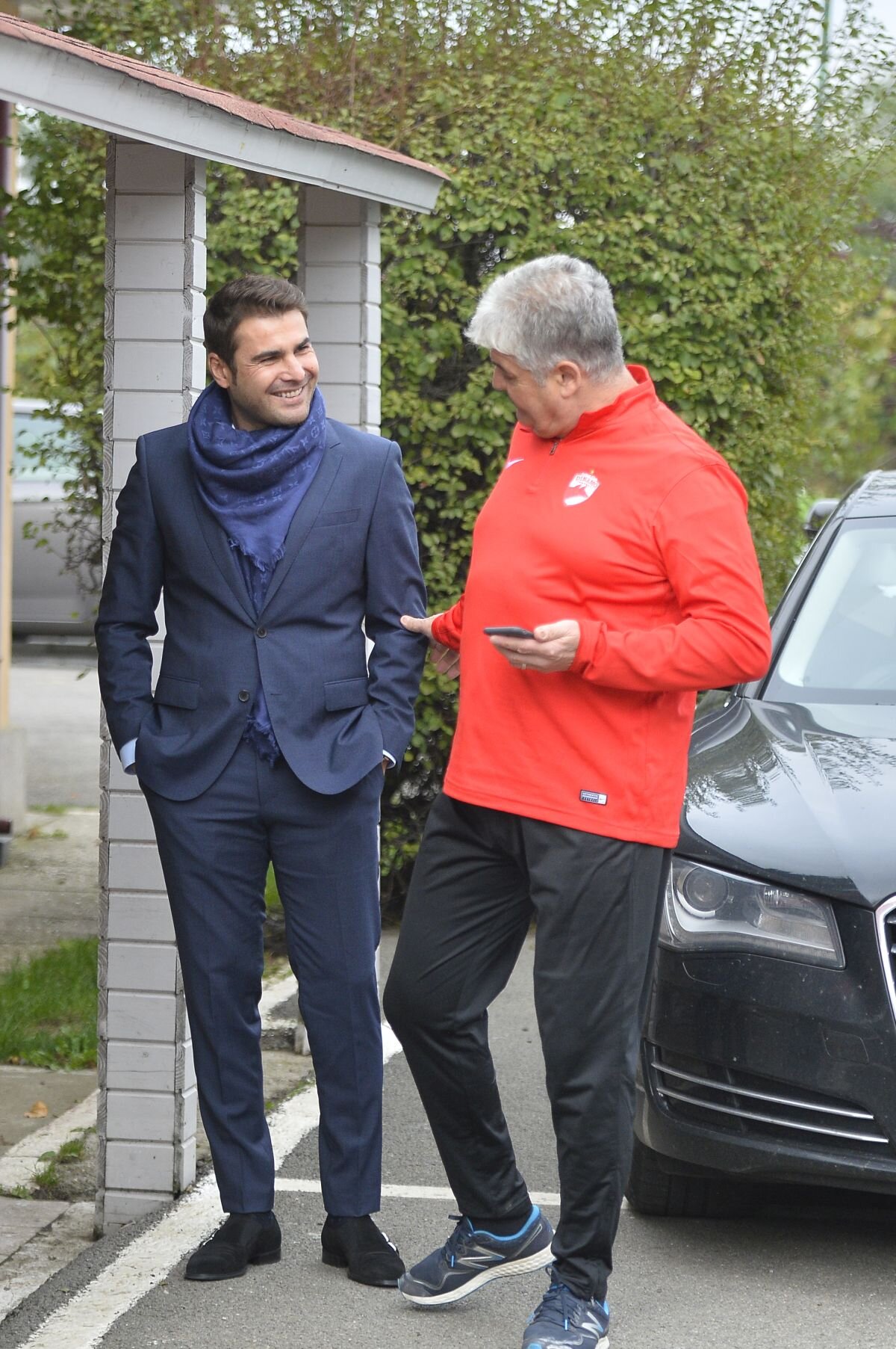 FOTO Like a Boss » Tupeu şi opulenţă:  Mutu a apărut la prima conferință la Dinamo ca la o prezentare de modă: haine și accesorii de 27.000 €!