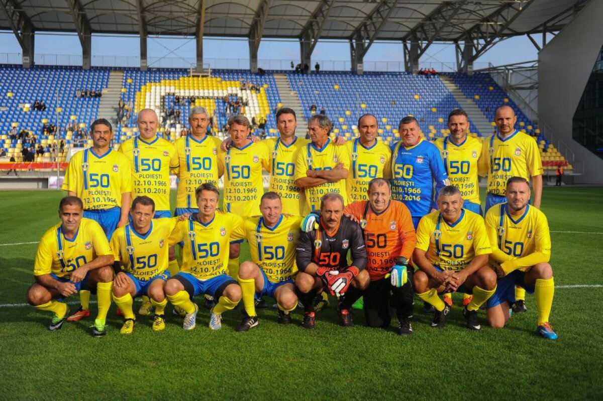 VIDEO + FOTO Atmosferă fantastică pe "Ilie Oană" la sărbătoarea Petrolului! Fanii au celebrat 50 de ani de la victoria cu Liverpool