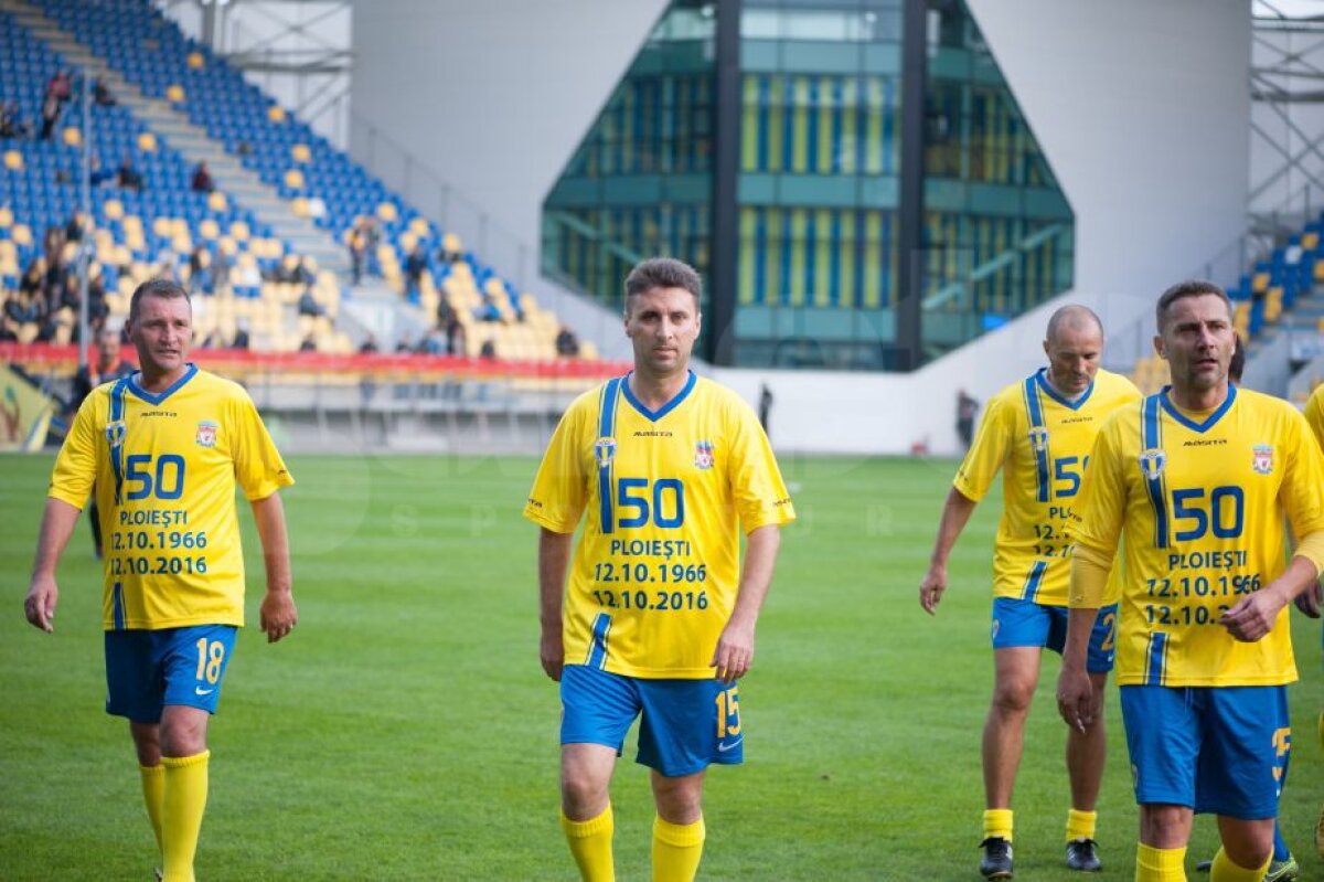 VIDEO + FOTO Atmosferă fantastică pe "Ilie Oană" la sărbătoarea Petrolului! Fanii au celebrat 50 de ani de la victoria cu Liverpool