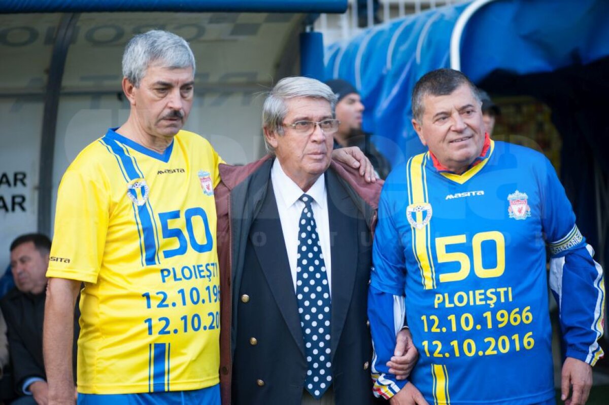 VIDEO + FOTO Atmosferă fantastică pe "Ilie Oană" la sărbătoarea Petrolului! Fanii au celebrat 50 de ani de la victoria cu Liverpool