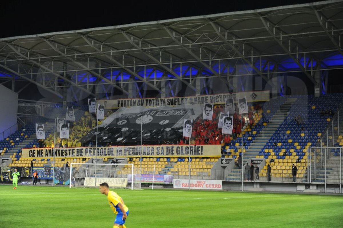 VIDEO + FOTO Atmosferă fantastică pe "Ilie Oană" la sărbătoarea Petrolului! Fanii au celebrat 50 de ani de la victoria cu Liverpool