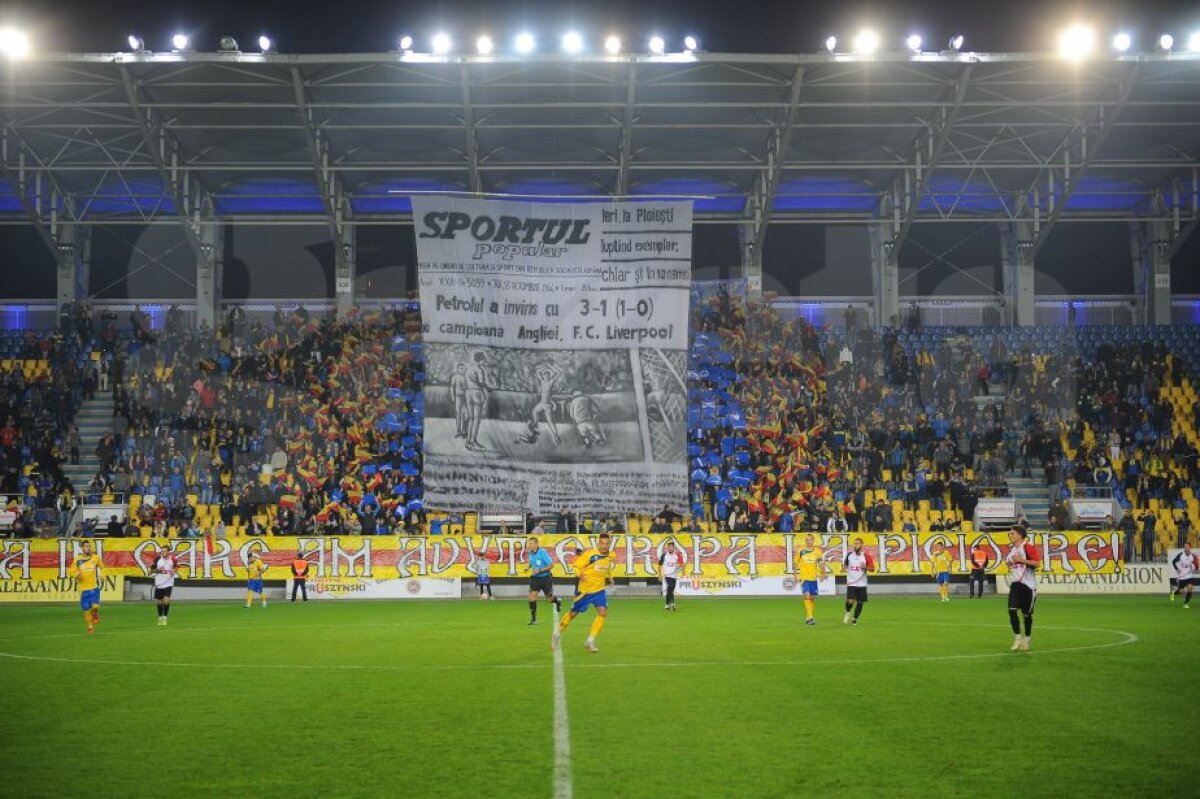 VIDEO + FOTO Atmosferă fantastică pe "Ilie Oană" la sărbătoarea Petrolului! Fanii au celebrat 50 de ani de la victoria cu Liverpool