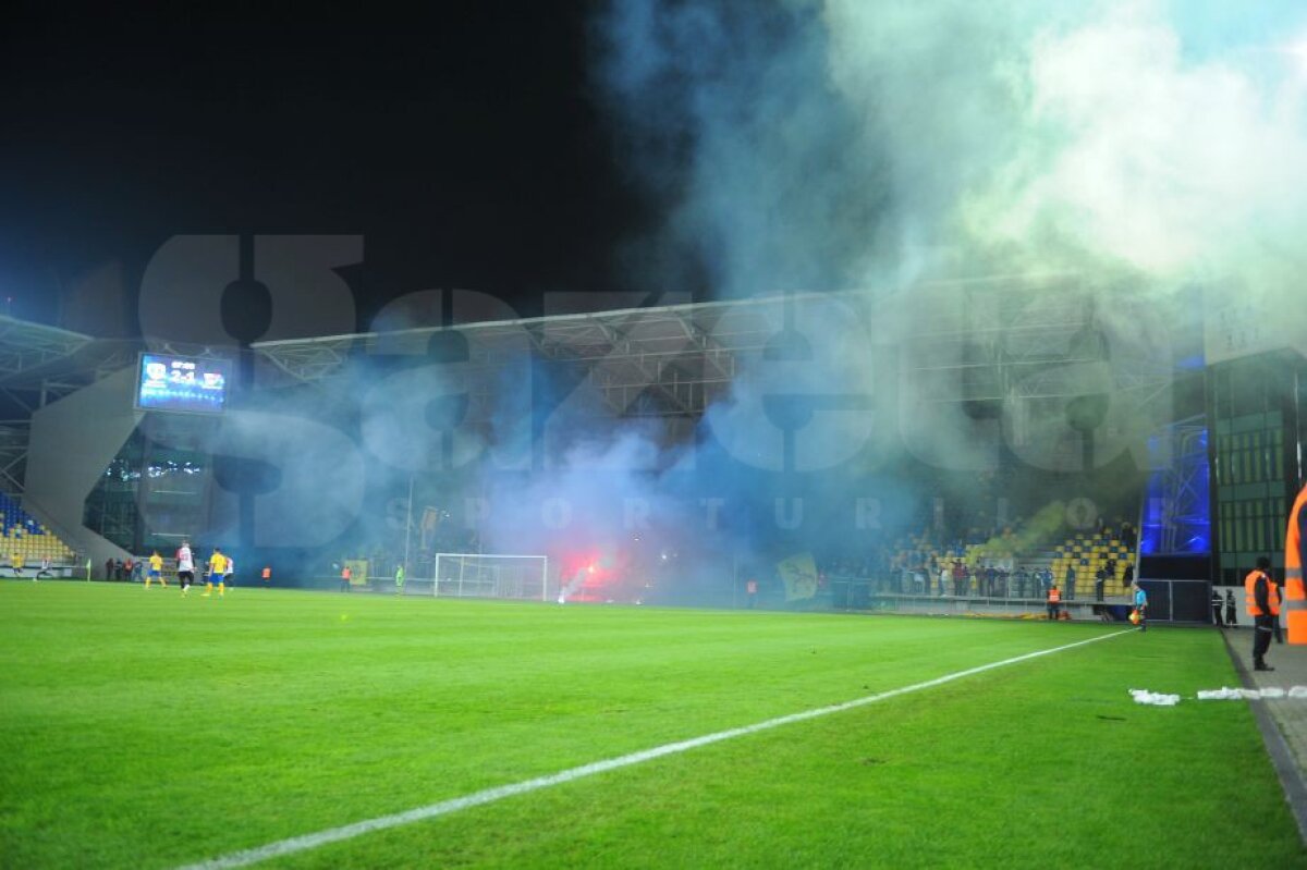 VIDEO + FOTO Atmosferă fantastică pe "Ilie Oană" la sărbătoarea Petrolului! Fanii au celebrat 50 de ani de la victoria cu Liverpool