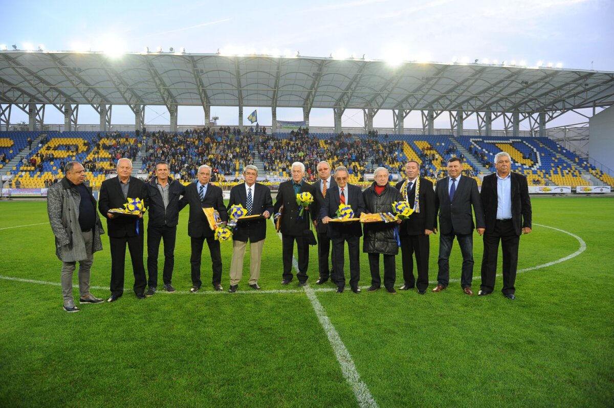 FOTO Show pentru legende » Petrolul a rememorat printr-un amical special victoria cu Liverpool