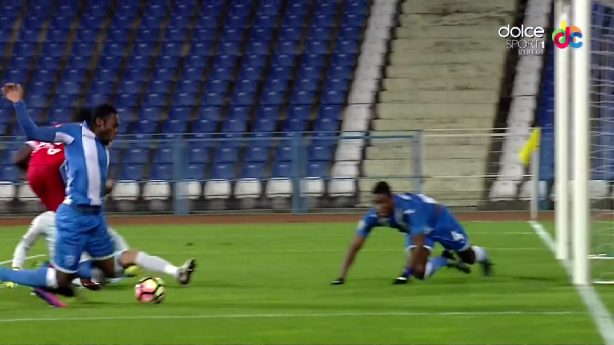 FOTO Gigi, închide televizorul! :) Gnohere, două faze antologice în prima repriză 