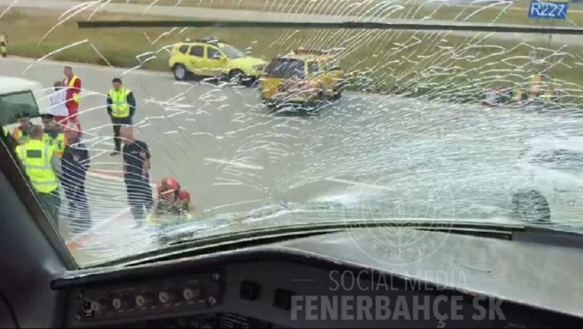 GALERIE FOTO Avionul unei mari echipe din Europa a aterizat de urgenţă la Budapesta!