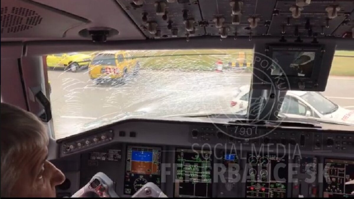 GALERIE FOTO Avionul unei mari echipe din Europa a aterizat de urgenţă la Budapesta!