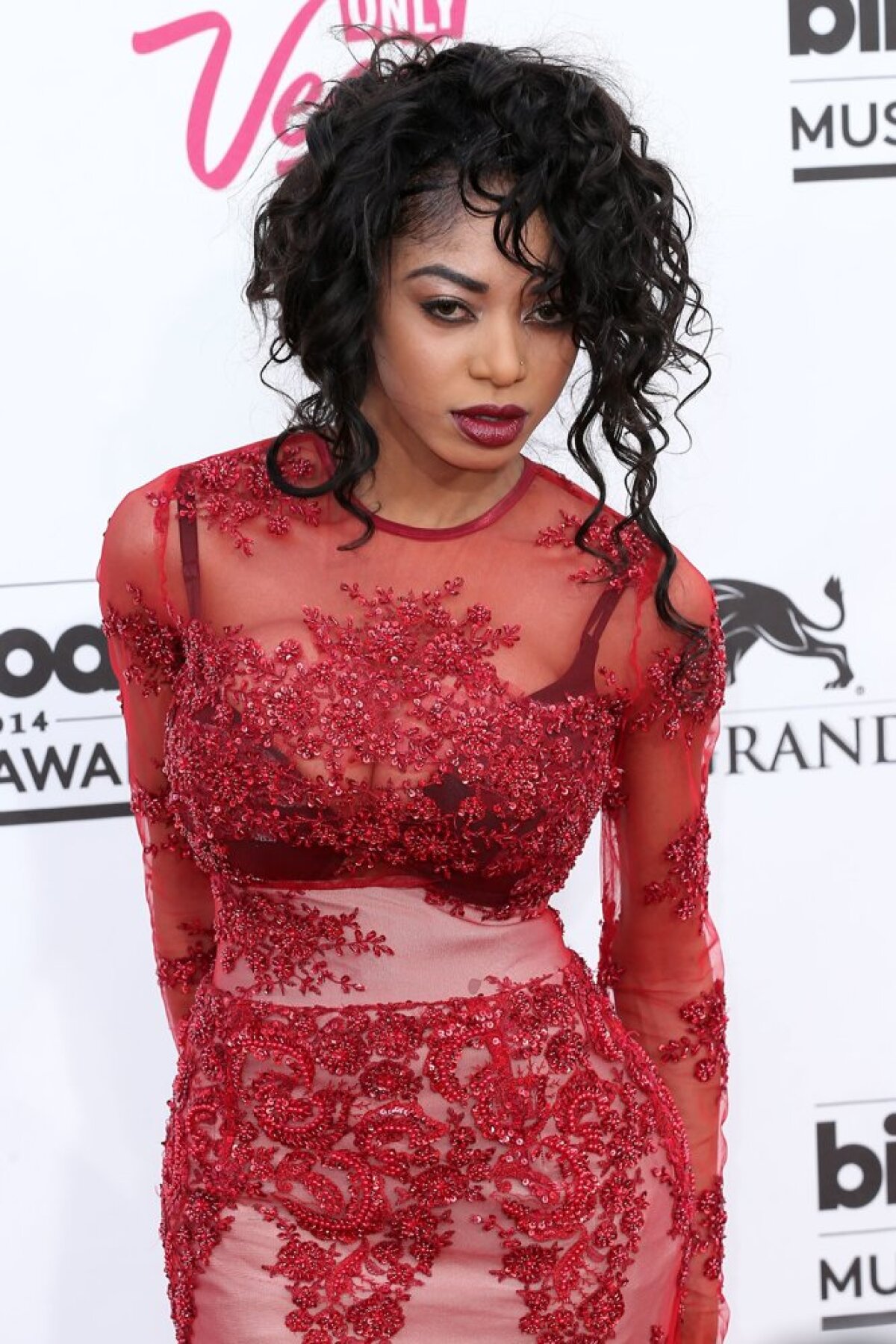 FOTO Fac ravagii în cameră » Vecinii l-au reclamat: ”Gemetele lor nu ne lasă să dormim”. Despre ce fotbalist este vorba