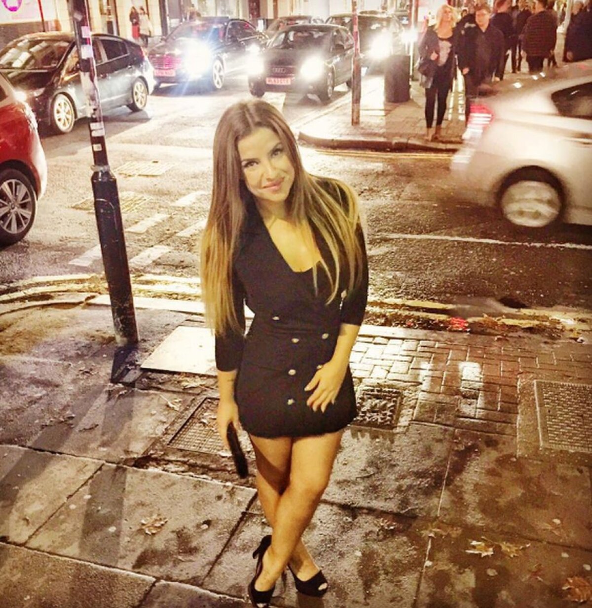 GALERIE FOTO Surpriză de proporții! Ea e BOMBA sexy care se ocupă de paginile de Twitter și Facebook ale lui Ronaldo! Galerie foto incendiară 