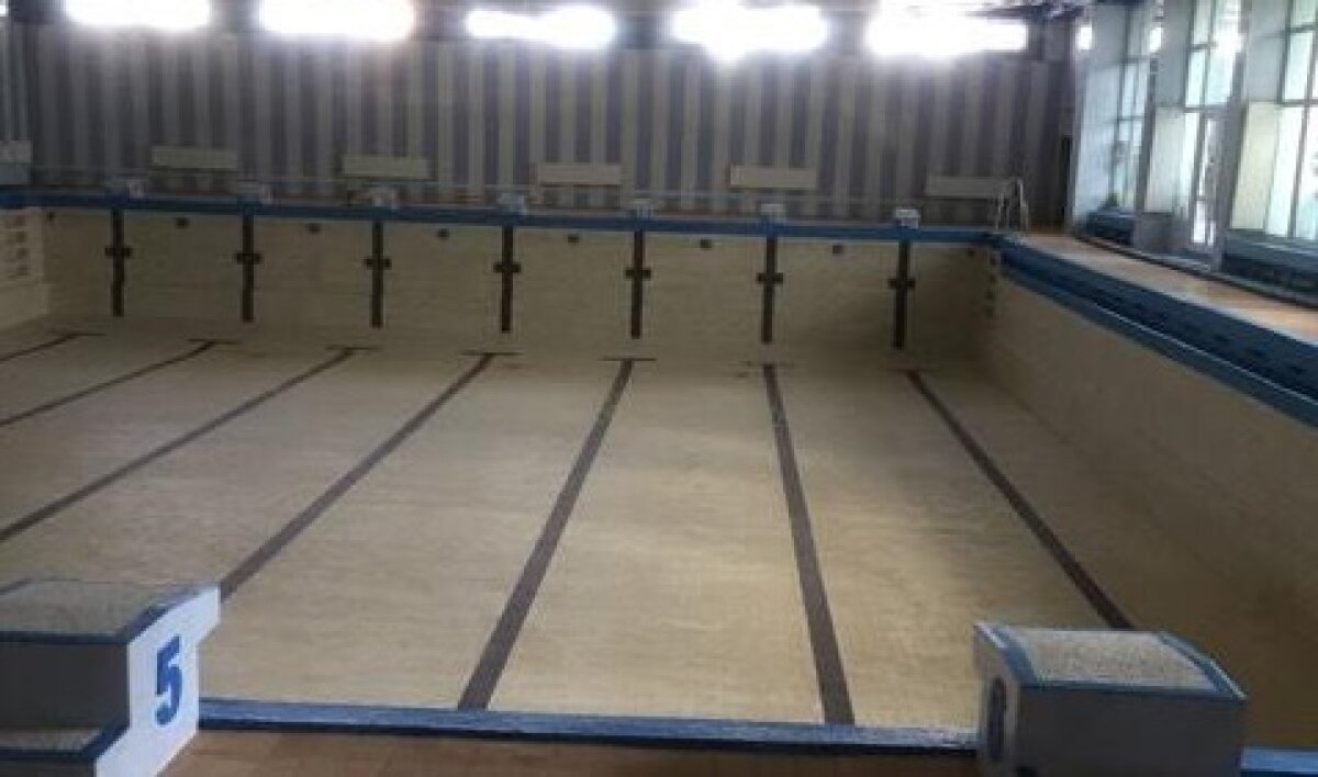 FOTO "Nu avem apă în bazin de o lună!"  » Înotătorii de la LPS Brăila, printre care un campion național, nu se antrenează din septembrie