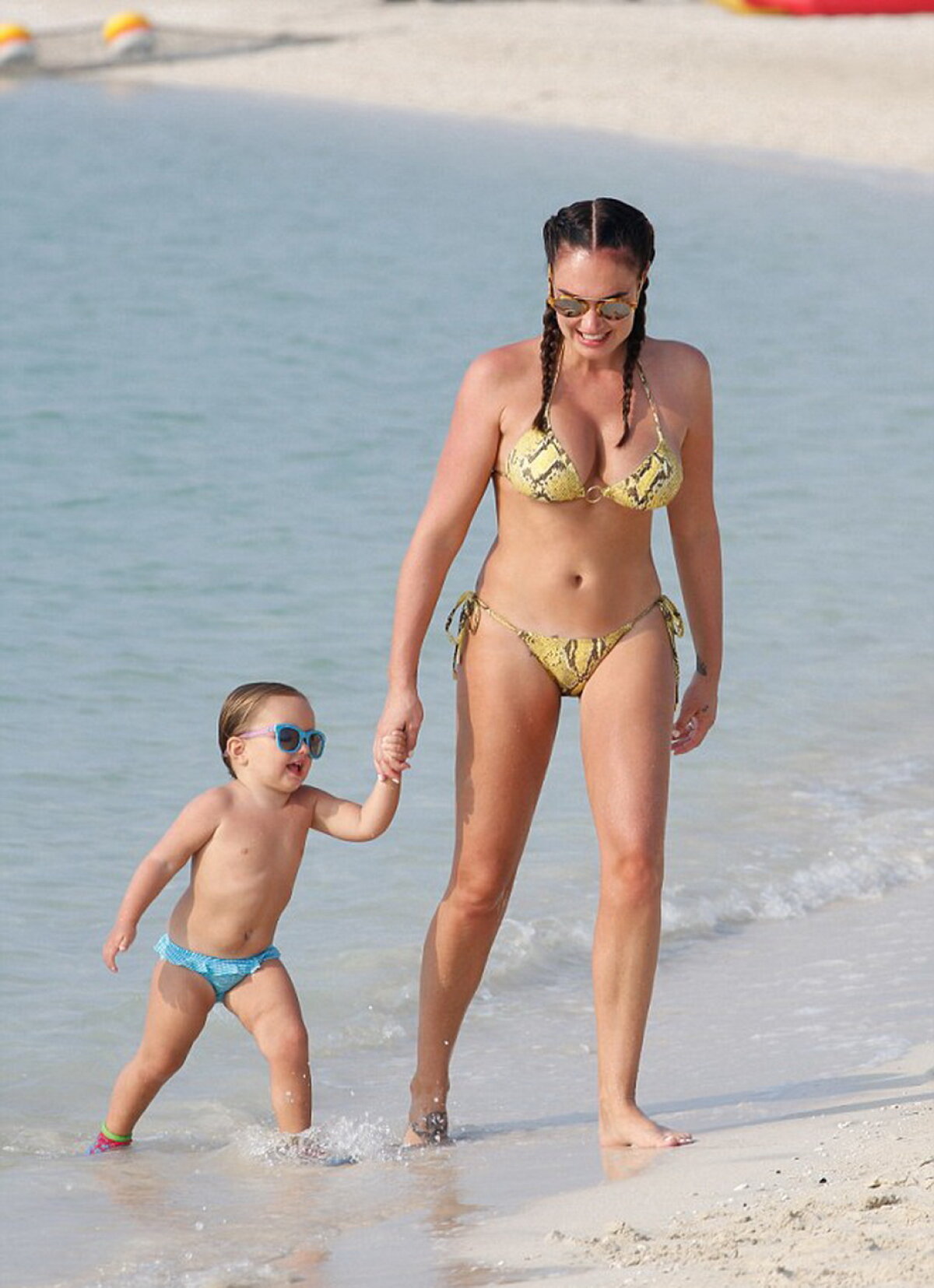 Tamara Ecclestone, o nouă apariţie senzaţională la plajă