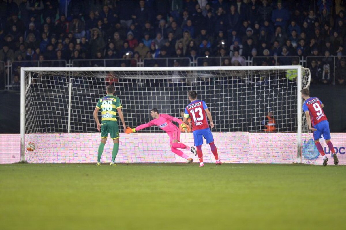 FOTO și VIDEO Steaua, ultima echipă calificată în optimile de finală ale Cupei României » Meci intens în Moldova