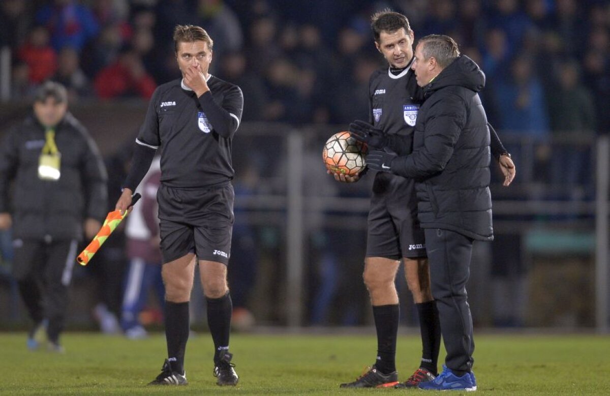 FOTO Camerele TV și-au întrerupt transmisia într-un moment tensionat » Ce nu s-a văzut la pauza meciului de la Suceava