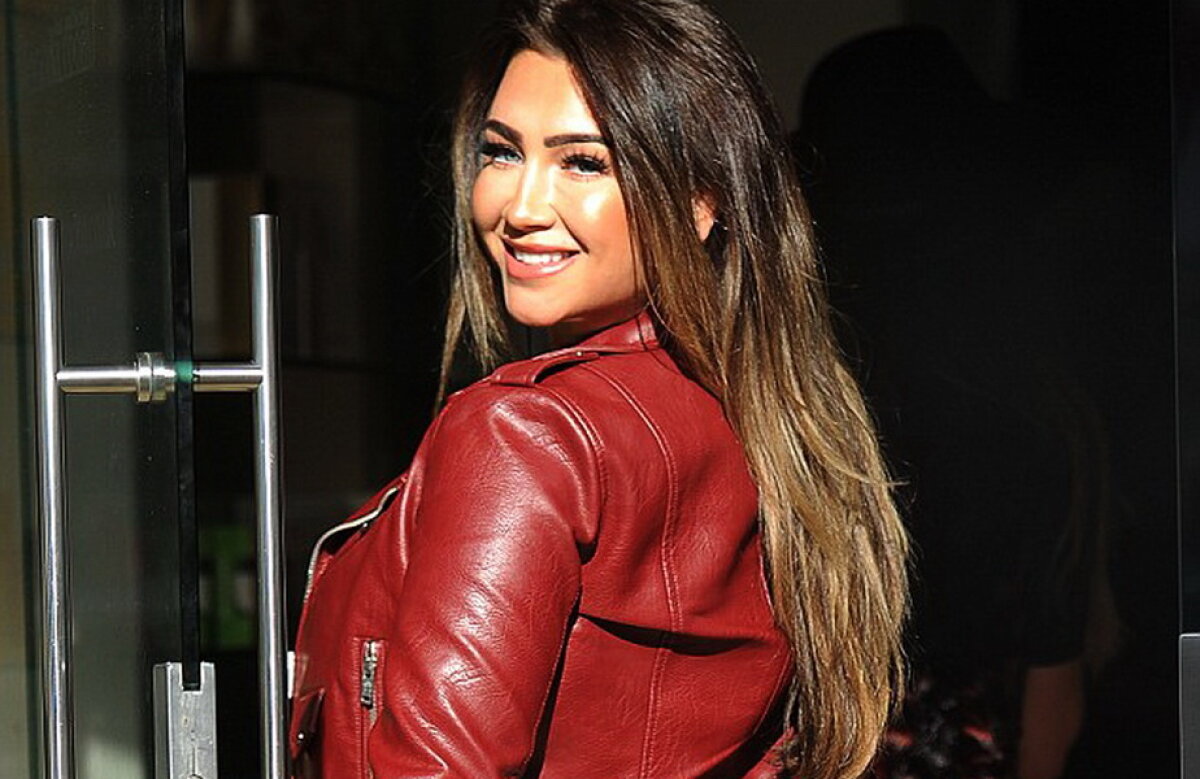 FOTO » Lauren Goodger și-a arătat posteriorul într-o pereche de colanți prea mulați