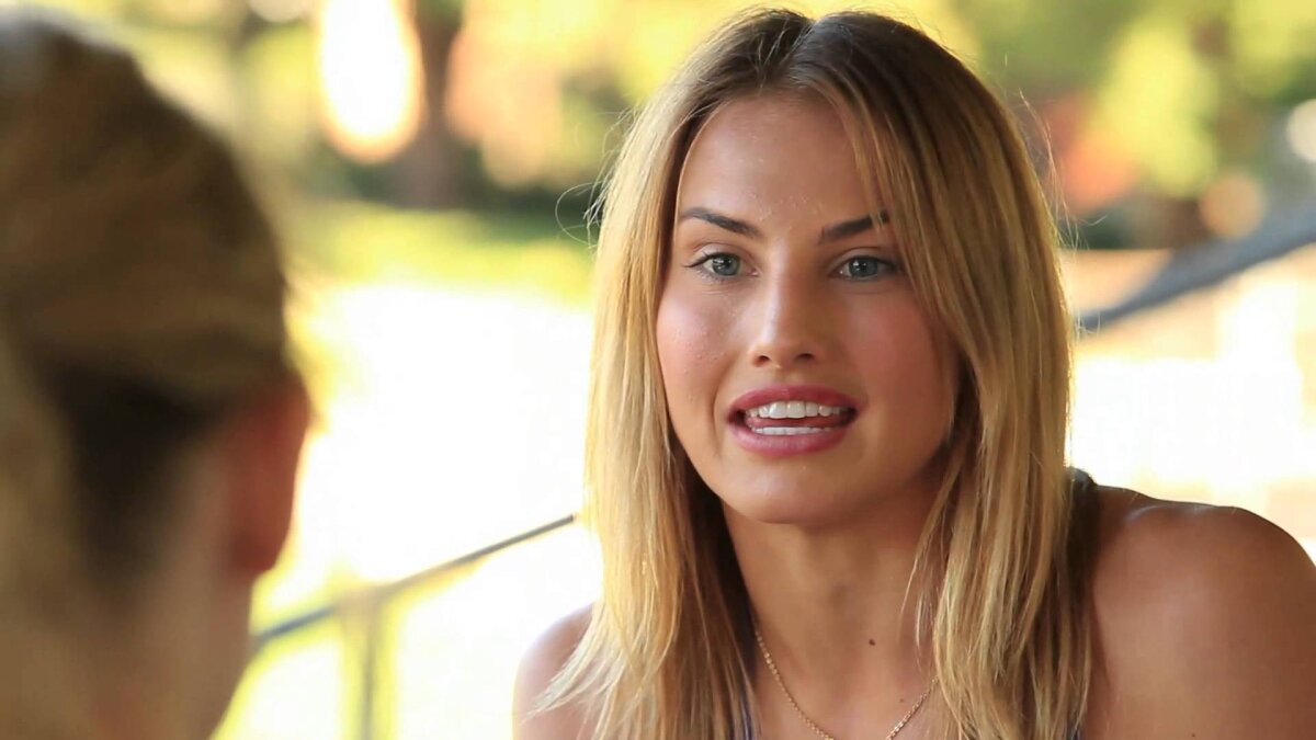 FOTO Splendoare cu mănuși » Pe cât este de frumoasă, pe atât este de periculoasă în ring!