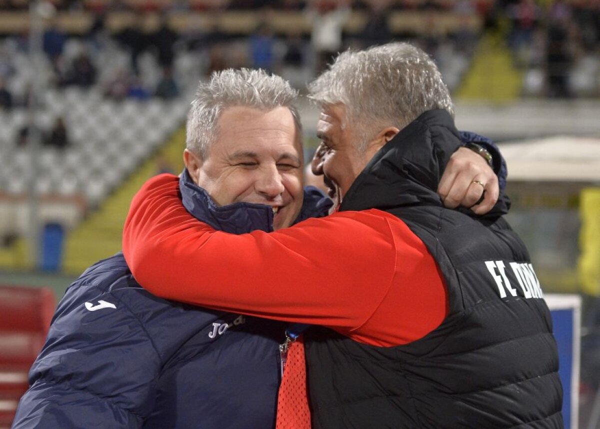 VIDEO + FOTO Gesturi de simpatie între Șumudică și galeria lui Dinamo, chiar sub privirile lui Ioan Andone » Cum a fost întâlnirea dintre cei doi antrenori