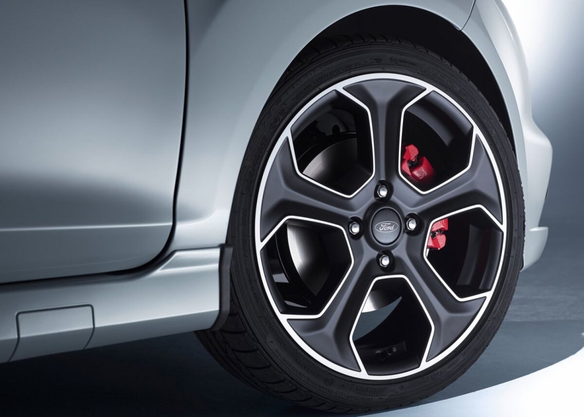 FOTO Drive test » Racheta de buzunar » Valentin Damian a testat Fiesta ST200: ”Am condus cel mai puternic Ford ”