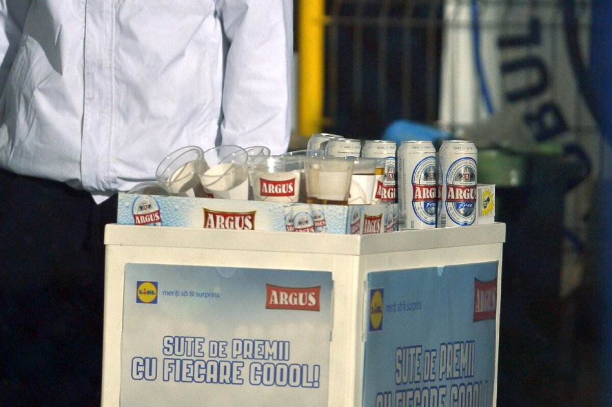 Tamaș, luat la mișto de suporteri la Iași: "Gabi, ți-am lăsat un cadou la intrare!" » Fotoreporterul GSP a surprins TOT