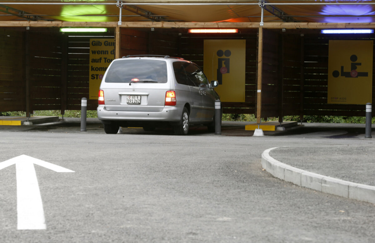 Reportaj spectaculos din Zurich » Invenția elvețienilor: cutiile de sex!