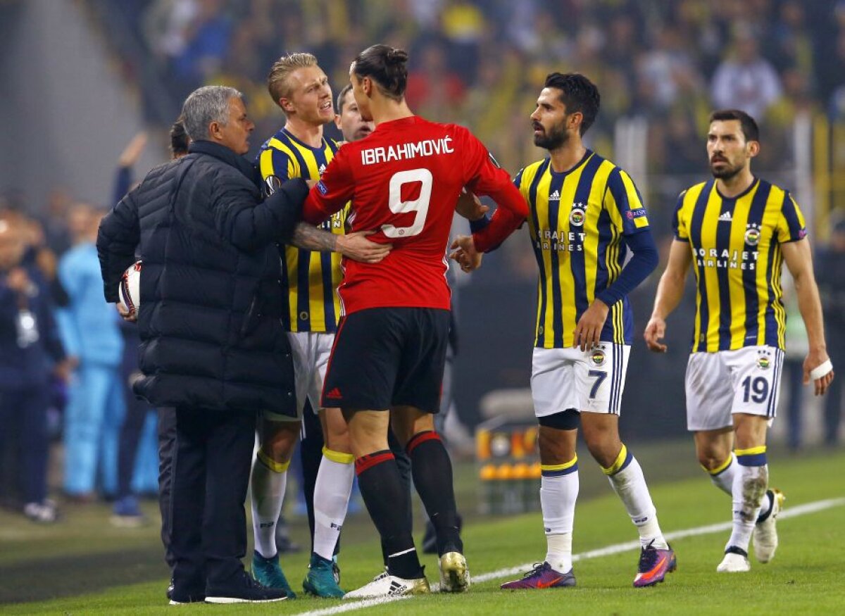 VIDEO + FOTO Zlatan a fost pus pe scandal la meciul cu Fenerbahce » I-a băgat mâna-n gât unui adversar și l-a sfidat pe arbitru