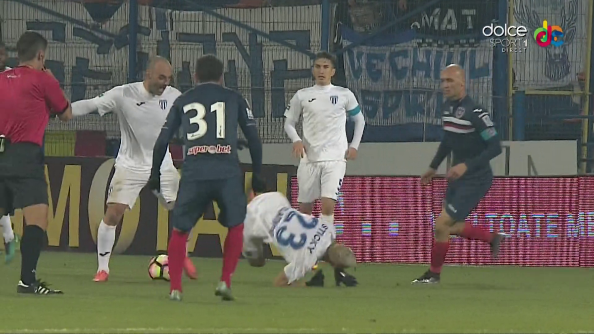 GALERIE FOTO Orbit de furie » Faza pentru care s-a arătat "roșu" direct la ASA - CSU Craiova