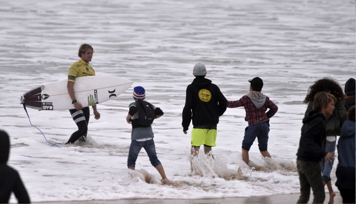 SUPER FOTO Vânătoare de valuri » GSP a participat la o competiție de top la surf: cum se desfășoară