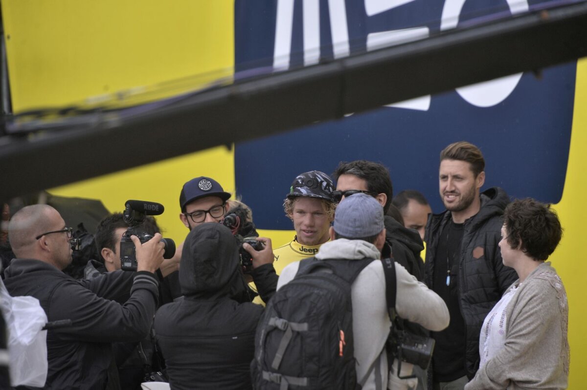 SUPER FOTO Vânătoare de valuri » GSP a participat la o competiție de top la surf: cum se desfășoară