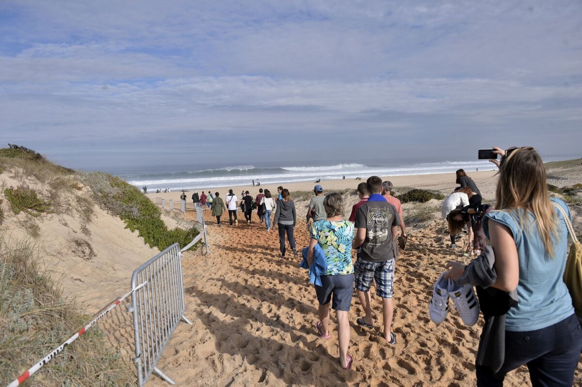 SUPER FOTO Vânătoare de valuri » GSP a participat la o competiție de top la surf: cum se desfășoară