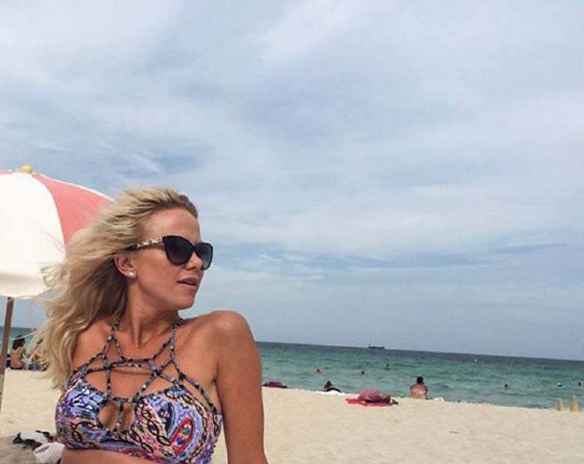 FOTO Tiger schimbă blondele ca mingile » Campionul american a făcut o nouă cucerire