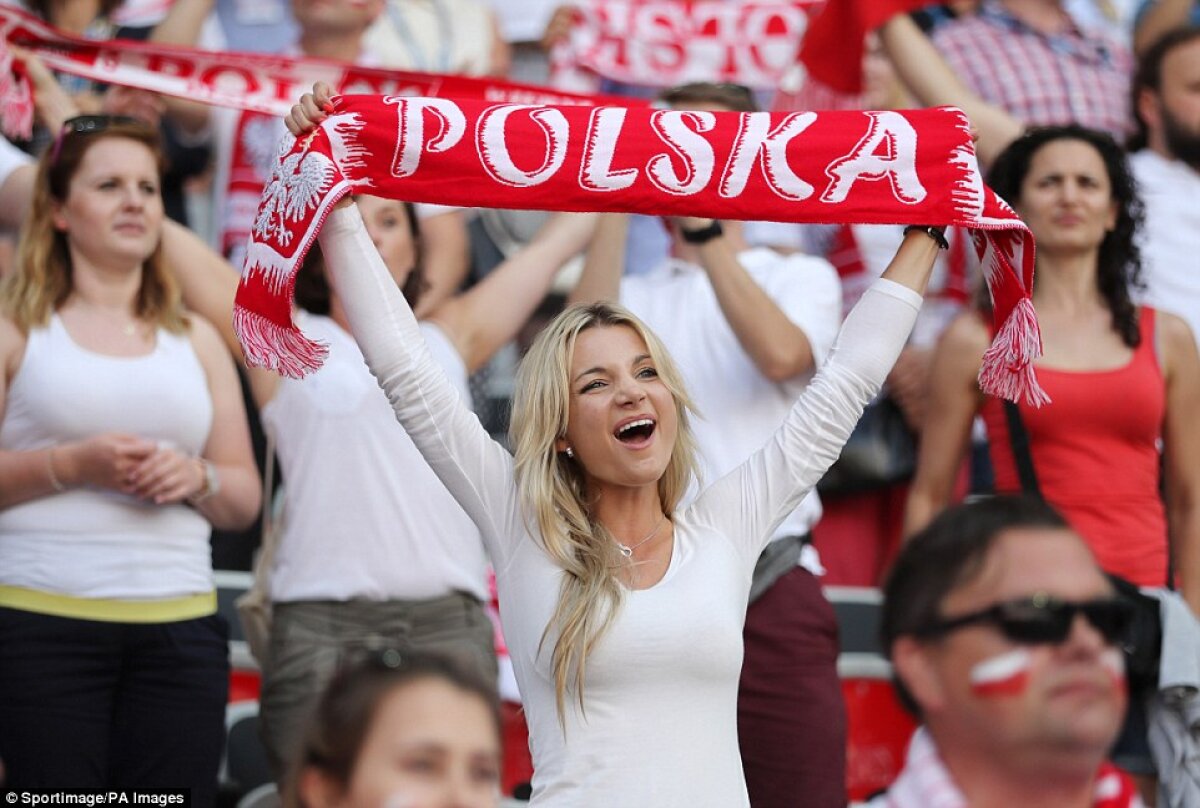 GALERIE FOTO Cu ele ne atacă Polonia :) Cele mai frumoase suportere ale adversarilor României