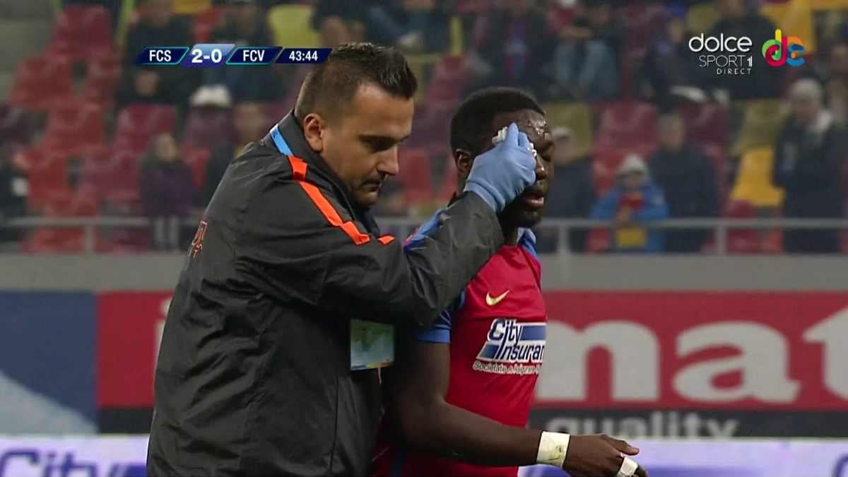 FOTO Momente tensionate la Steaua şi Viitorul » Muniru a ieşit de pe teren plin de sânge + Tamaș s-a repezit la arbitru