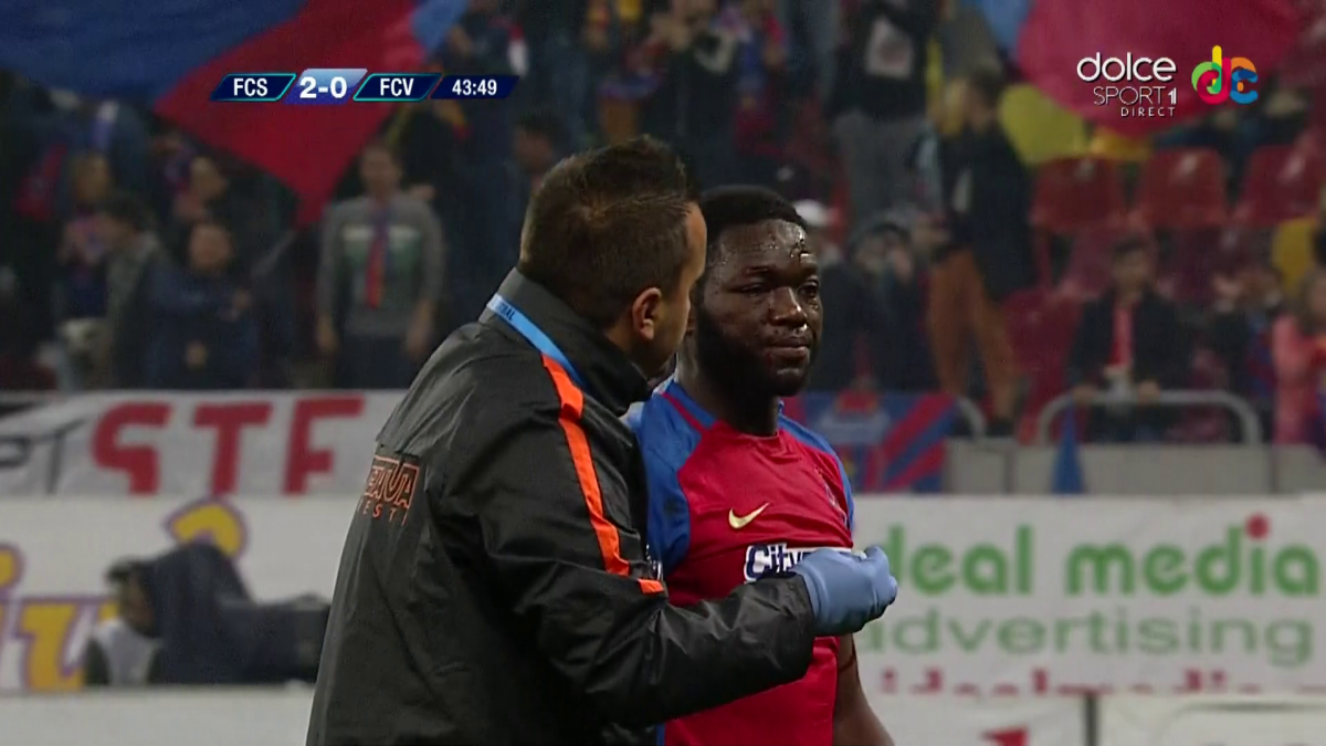 FOTO Momente tensionate la Steaua şi Viitorul » Muniru a ieşit de pe teren plin de sânge + Tamaș s-a repezit la arbitru