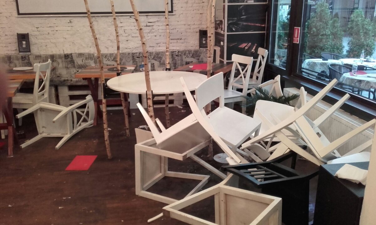 UPDATE, VIDEO și FOTO » Cele mai noi informații înainte de România - Polonia » Suporterii polonezi s-au luat la bătaie între ei și la stadion