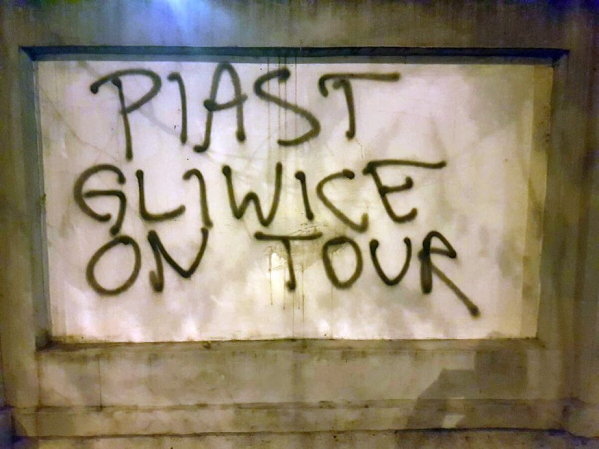 UPDATE, VIDEO și FOTO » Cele mai noi informații înainte de România - Polonia » Suporterii polonezi s-au luat la bătaie între ei și la stadion