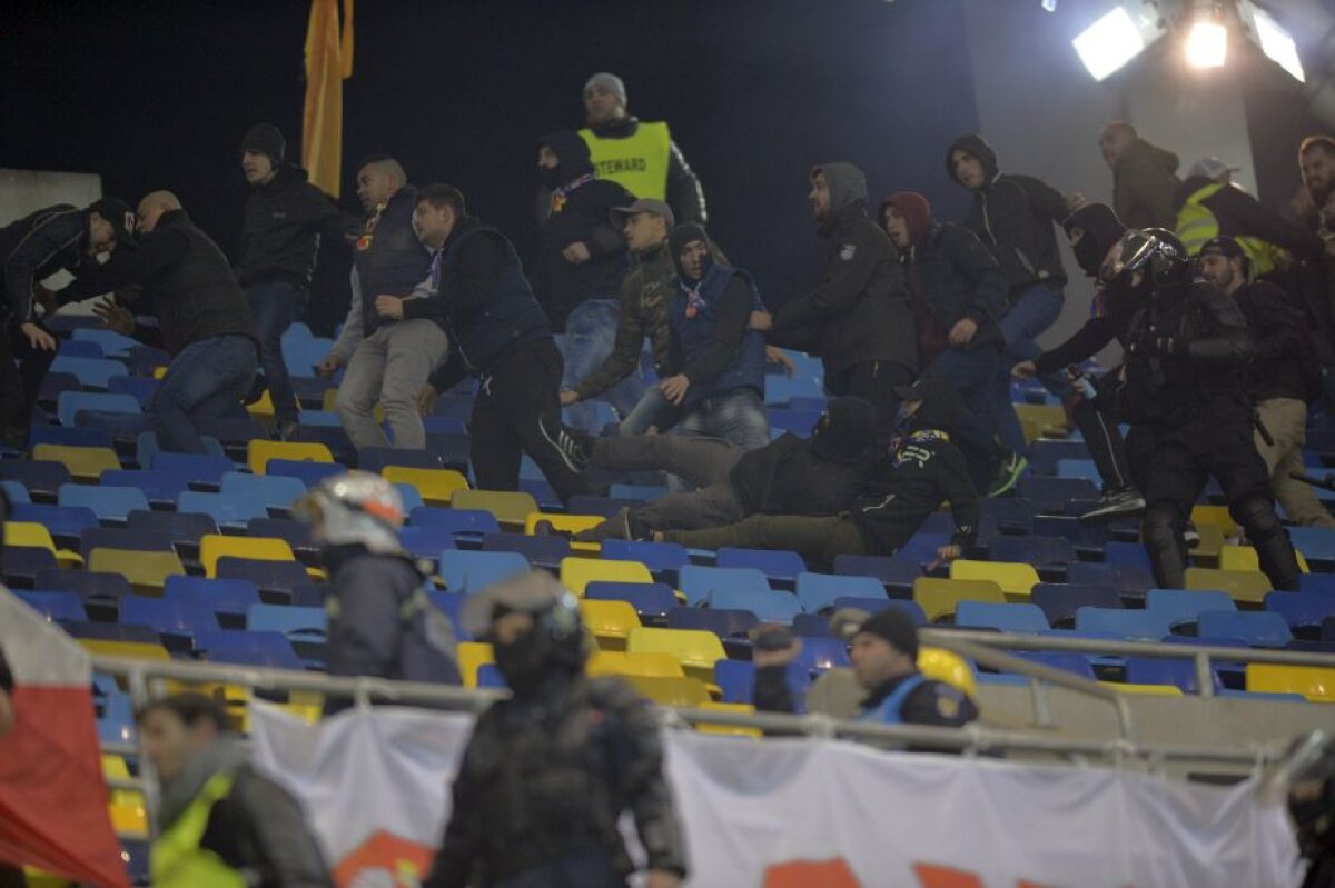 VIDEO+FOTO Două incidente grave în România - Polonia » Lewandowski pus la pământ de petardele românilor