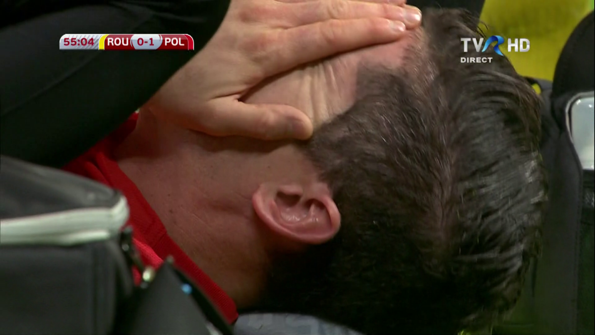 VIDEO+FOTO Două incidente grave în România - Polonia » Lewandowski pus la pământ de petardele românilor