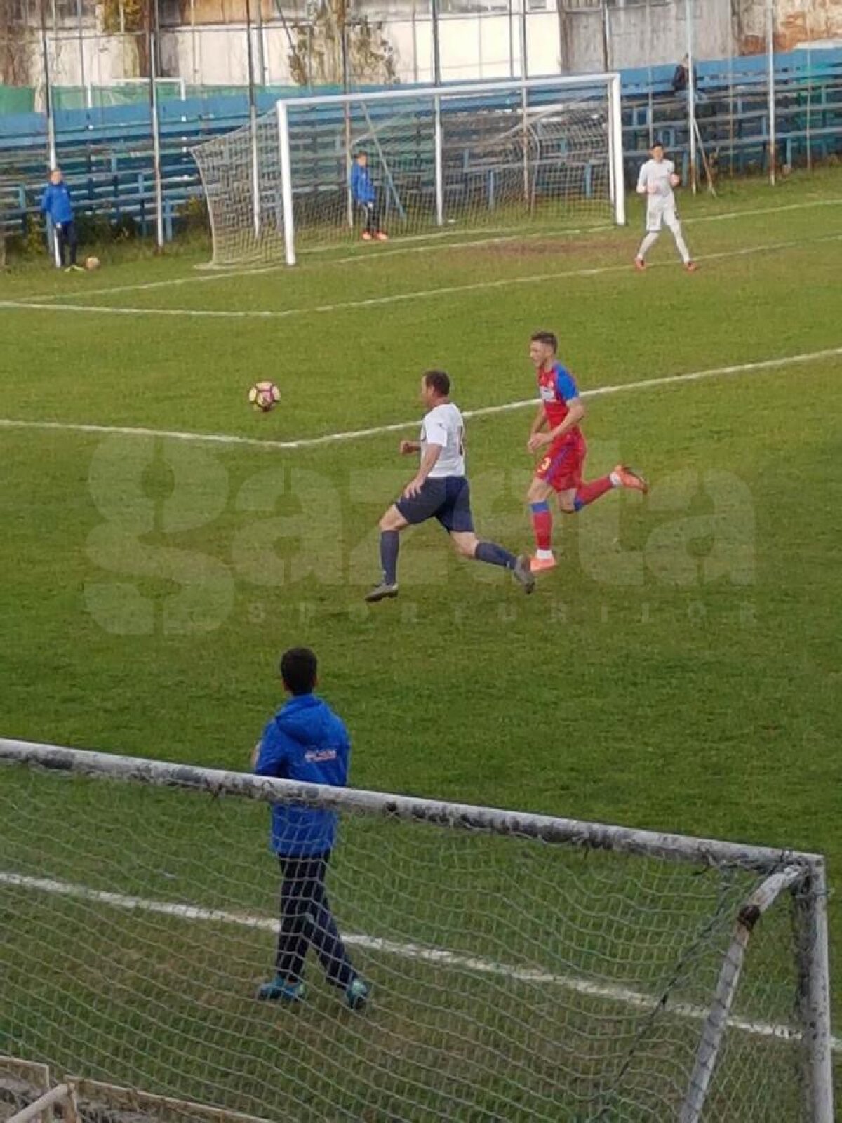  VIDEO + FOTO Steaua II - Urban Titu » Îmbrânceli între jucători + amuzament în tribune: "Du-te la emisiunea «Iartă-mă»"