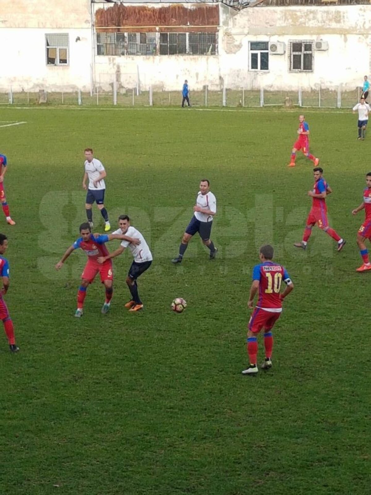  VIDEO + FOTO Steaua II - Urban Titu » Îmbrânceli între jucători + amuzament în tribune: "Du-te la emisiunea «Iartă-mă»"