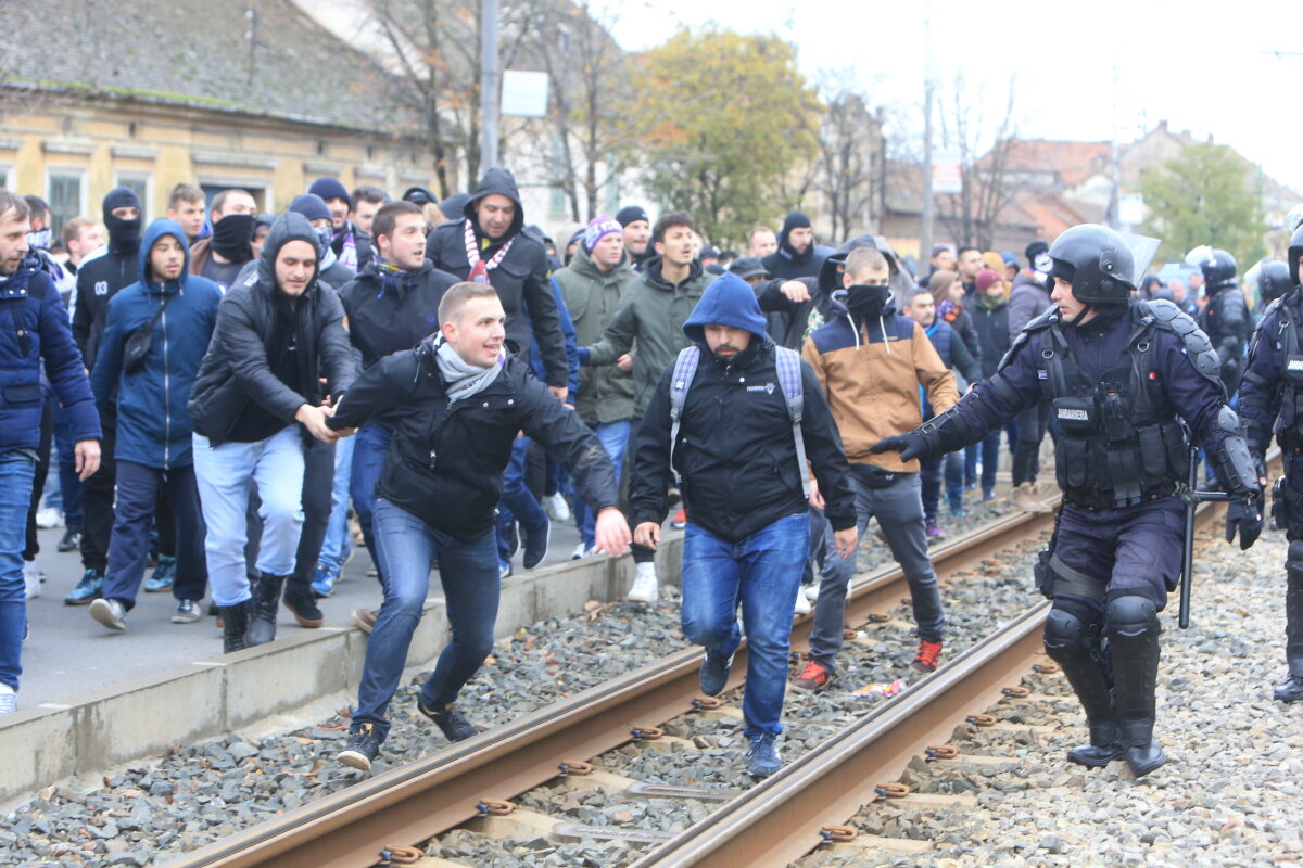 FOTO + VIDEO » UTA - ASU Poli 1-1 » Dramatism, spectacol în tribune și bătăi între fani înainte de meci » Toate rezultatele din Liga a 2-a