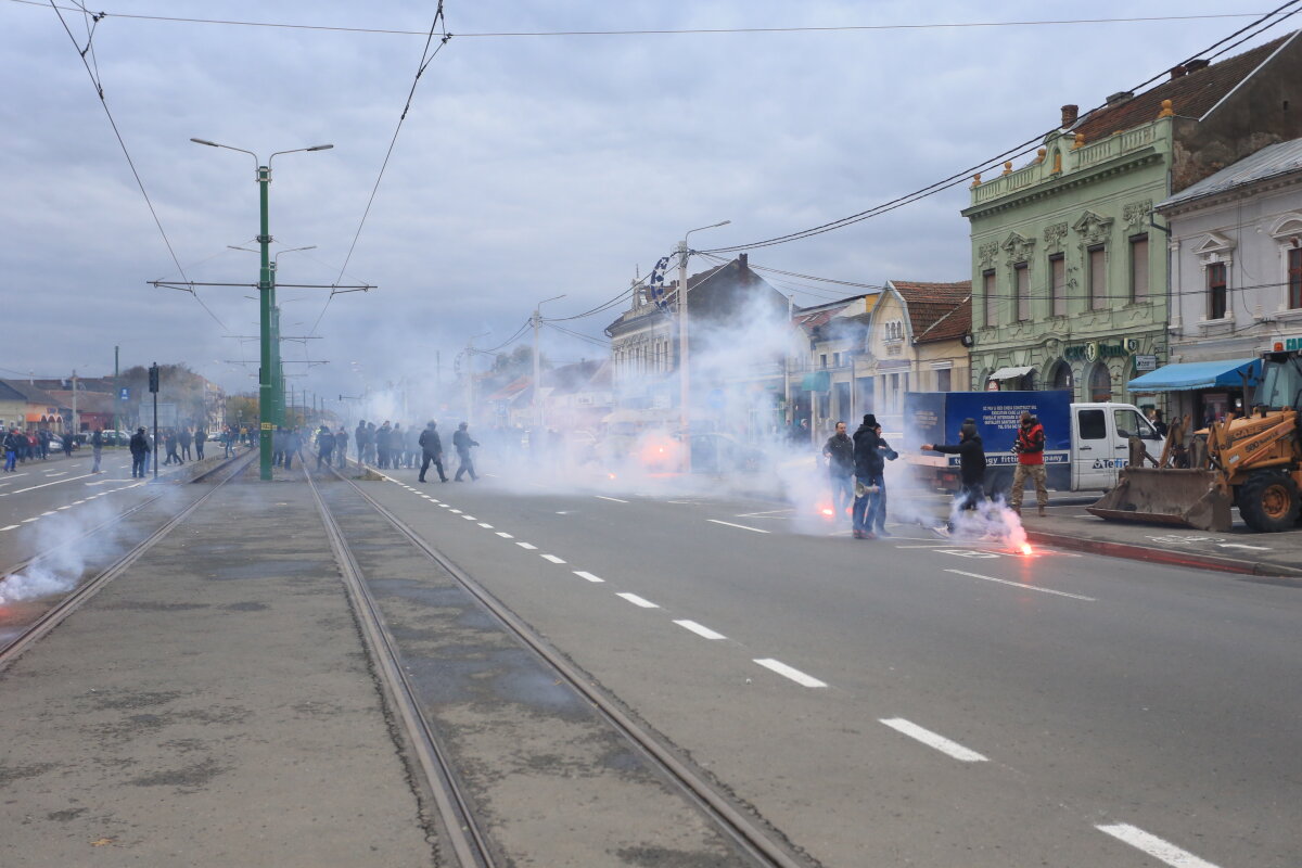 FOTO + VIDEO » UTA - ASU Poli 1-1 » Dramatism, spectacol în tribune și bătăi între fani înainte de meci » Toate rezultatele din Liga a 2-a