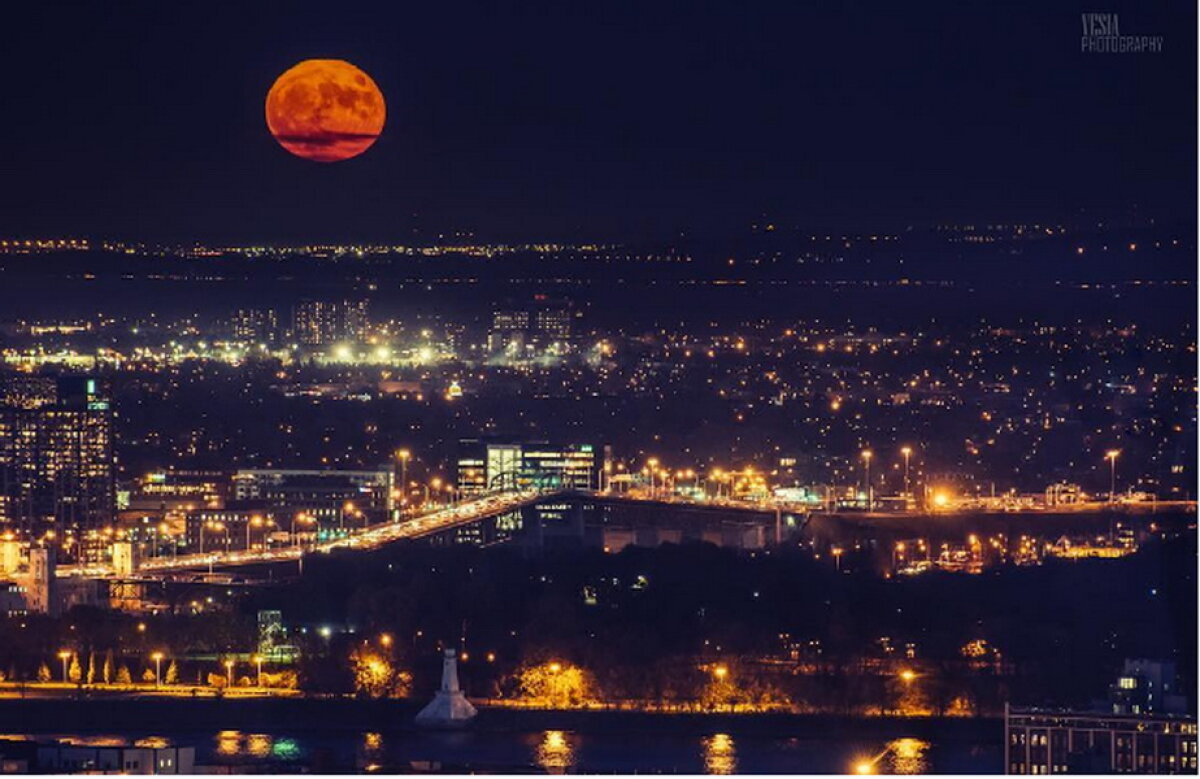GALERIE FOTO » Fotografii incredibile cu luna în Montreal