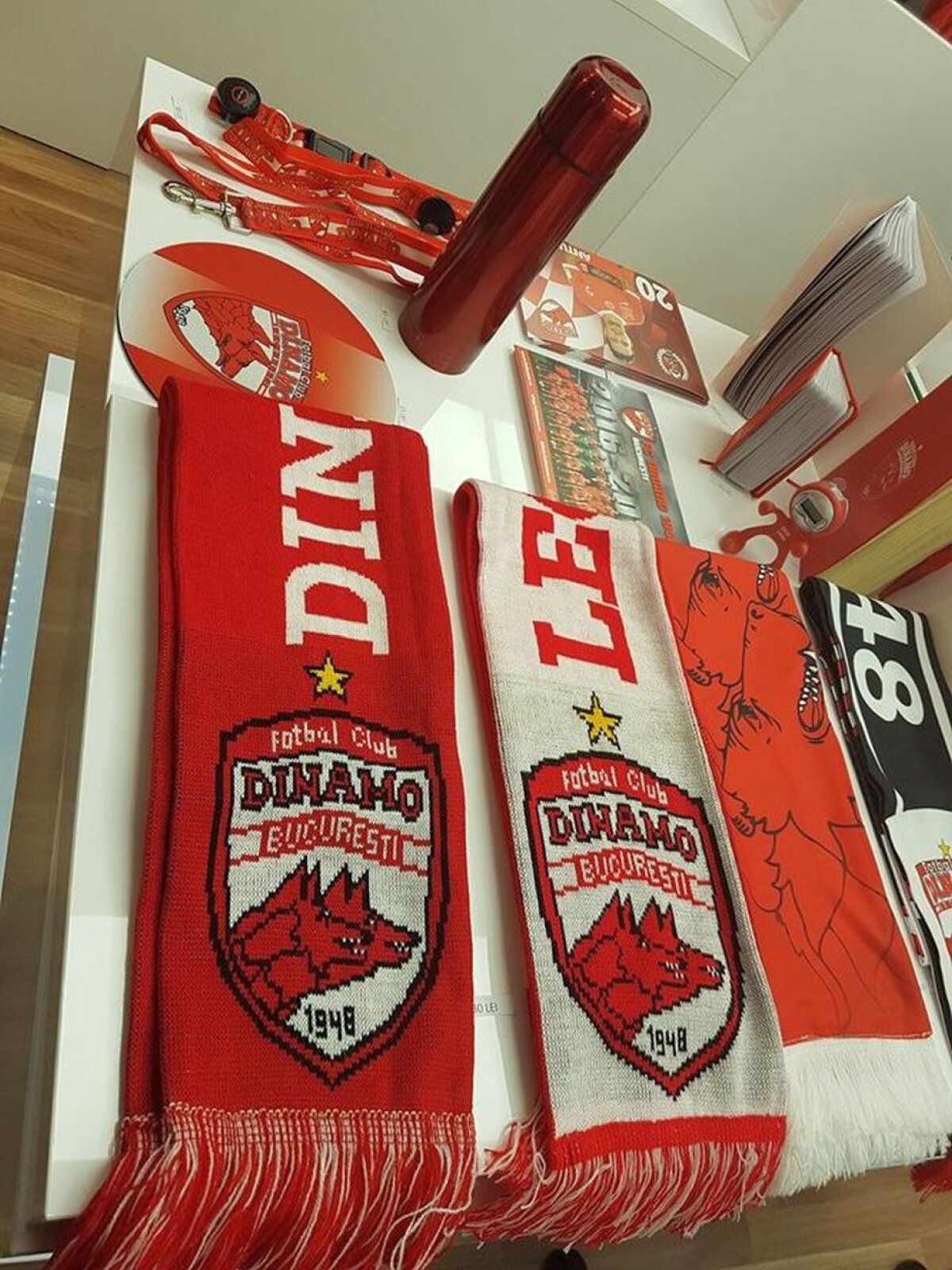 GALERIE FOTO Dinamoviștii au inaugurat magazinul oficial dedicat suporterilor » Dănciulescu a dezvăluit planurile de viitor ale conducerii