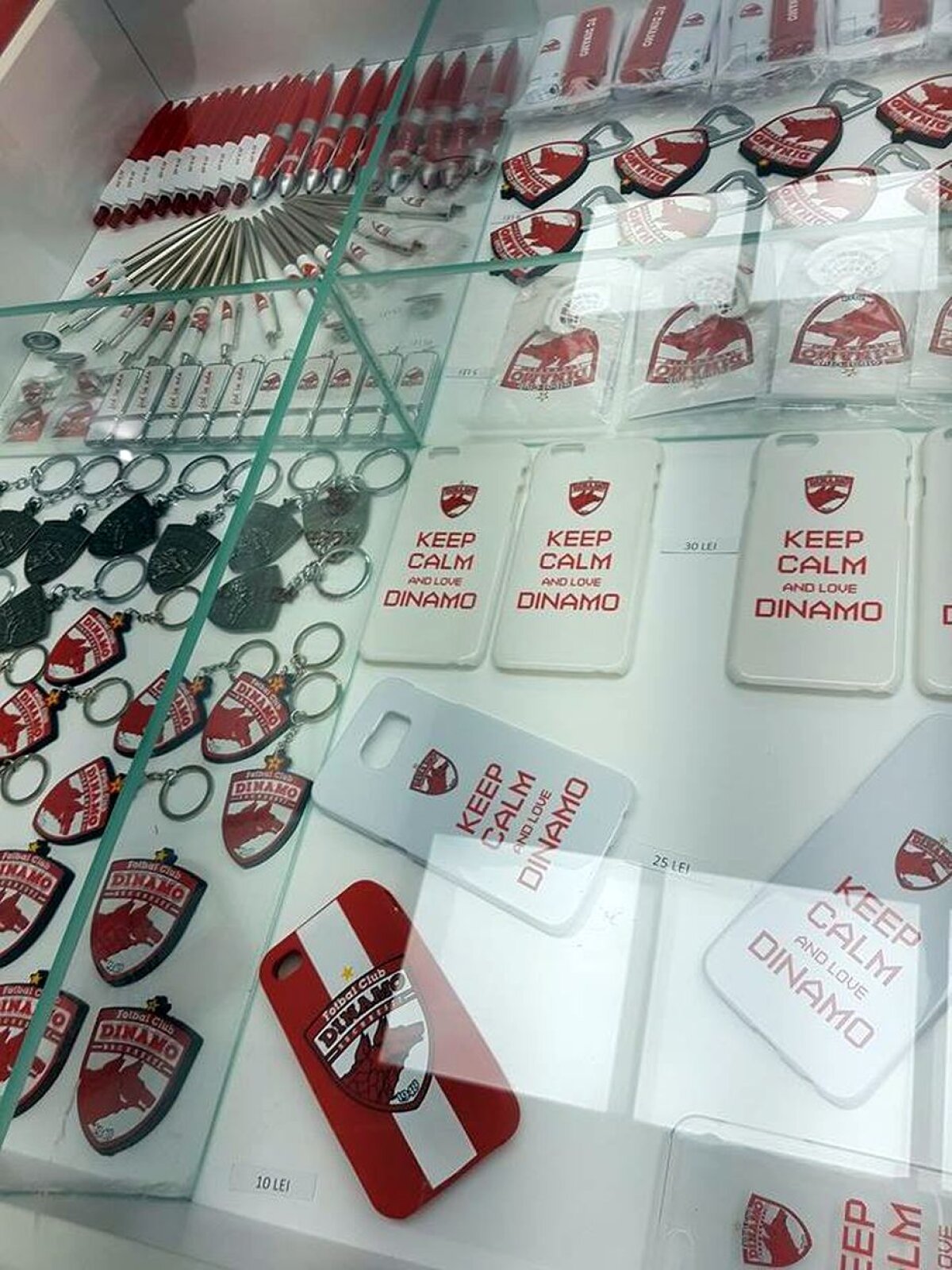 GALERIE FOTO Dinamoviștii au inaugurat magazinul oficial dedicat suporterilor » Dănciulescu a dezvăluit planurile de viitor ale conducerii