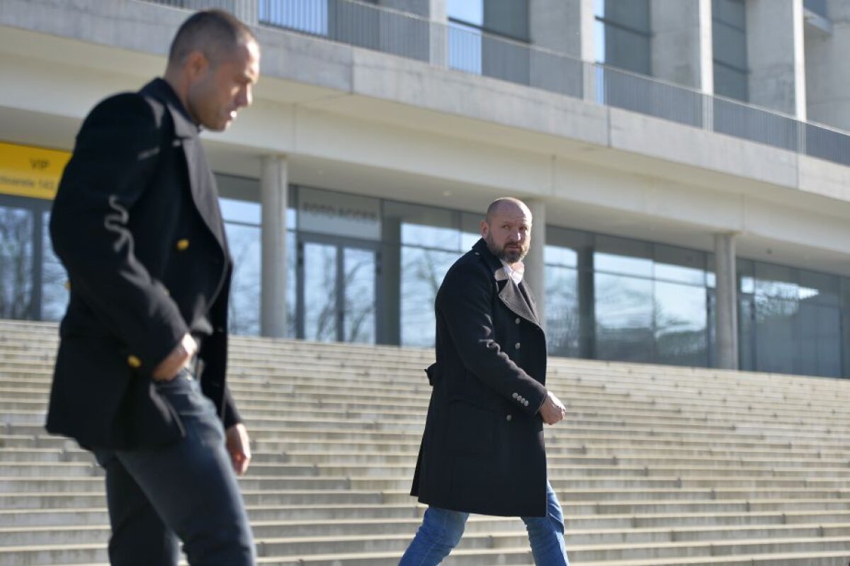 GALERIE FOTO + VIDEO Sicriul lui Daniel Prodan a fost dus la capela din Pipera! Peluza Sud Steaua a venit la Arena Națională și a afișat un banner uriaș