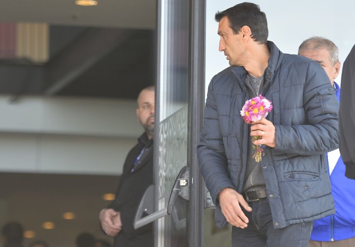 GALERIE FOTO + VIDEO Sicriul lui Daniel Prodan a fost dus la capela din Pipera! Peluza Sud Steaua a venit la Arena Națională și a afișat un banner uriaș