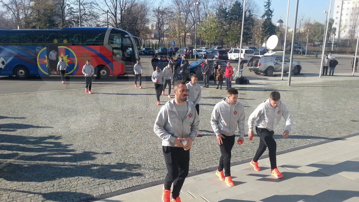 GALERIE FOTO + VIDEO Sicriul lui Daniel Prodan a fost dus la capela din Pipera! Peluza Sud Steaua a venit la Arena Națională și a afișat un banner uriaș