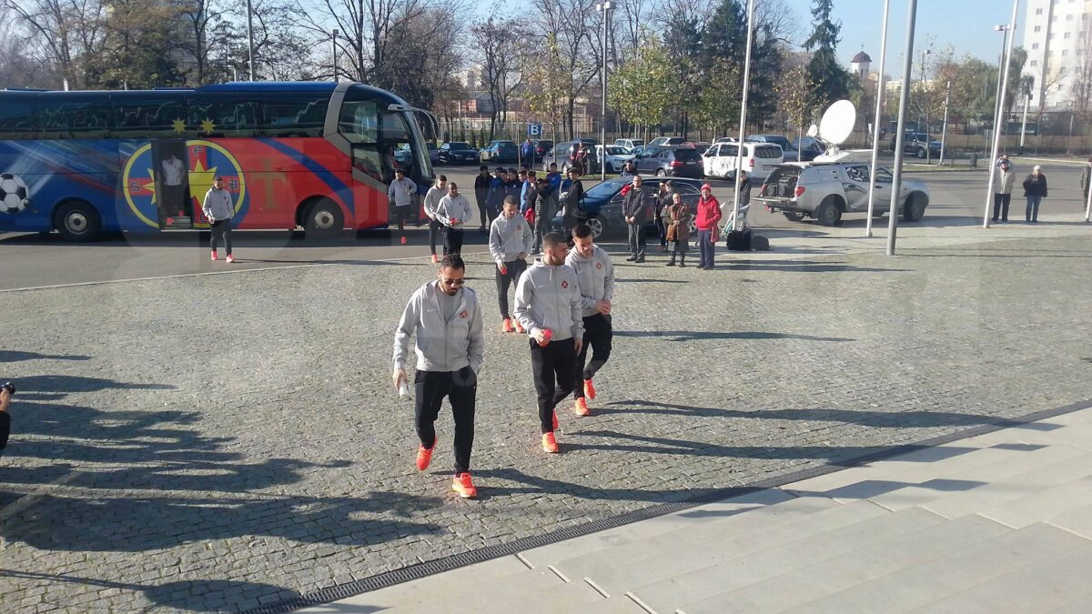 GALERIE FOTO + VIDEO Sicriul lui Daniel Prodan a fost dus la capela din Pipera! Peluza Sud Steaua a venit la Arena Națională și a afișat un banner uriaș