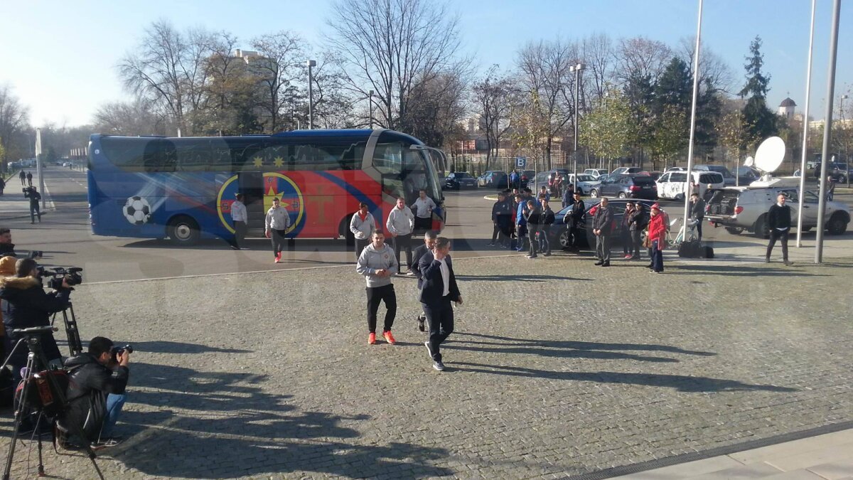 GALERIE FOTO + VIDEO Sicriul lui Daniel Prodan a fost dus la capela din Pipera! Peluza Sud Steaua a venit la Arena Națională și a afișat un banner uriaș